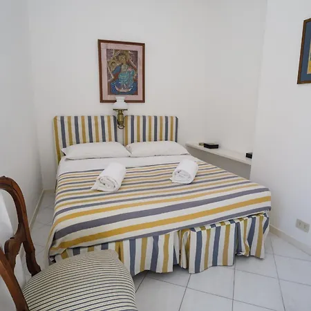 Casa Santa Teresa By Caprirooms דירה