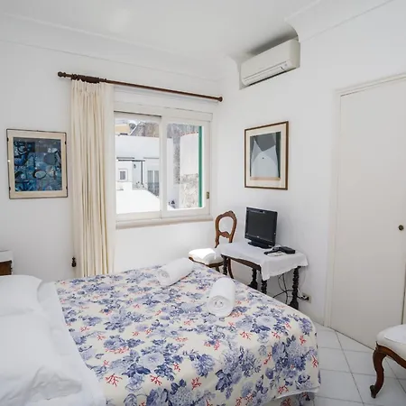 Casa Santa Teresa By Caprirooms דירה *